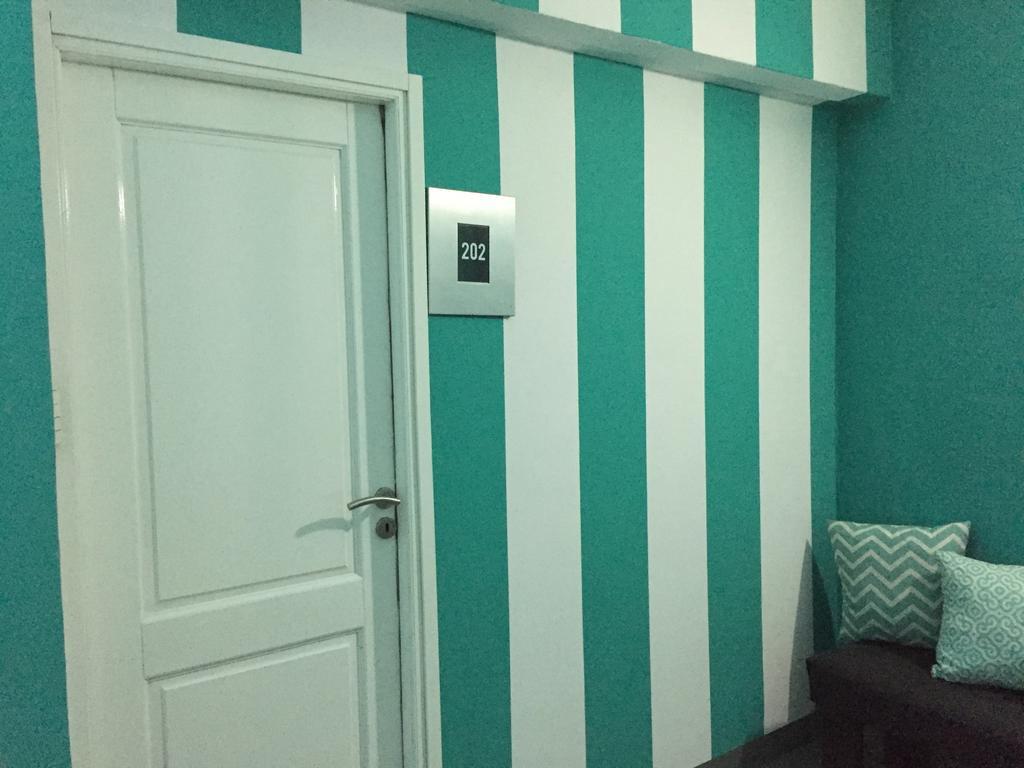 Defensa 821 Bed And Breakfast Buenos Aires Bagian luar foto