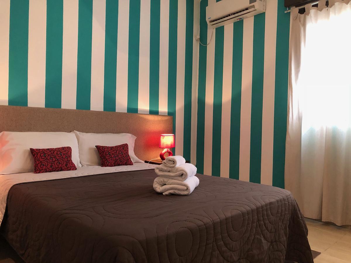 Defensa 821 Bed And Breakfast Buenos Aires Bagian luar foto