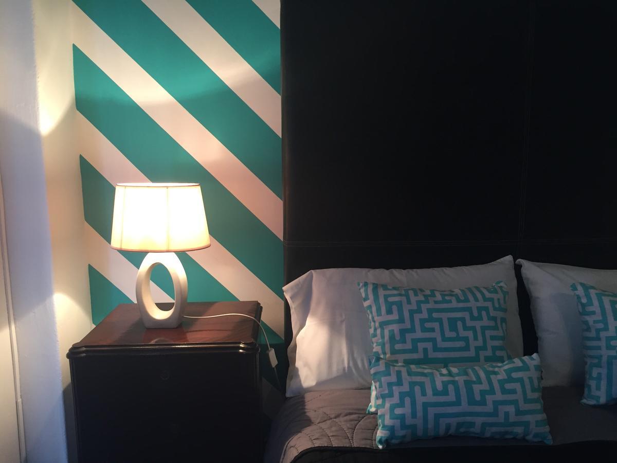 Defensa 821 Bed And Breakfast Buenos Aires Bagian luar foto