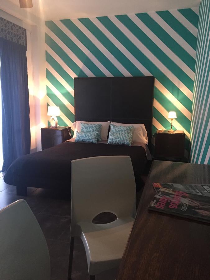 Defensa 821 Bed And Breakfast Buenos Aires Bagian luar foto
